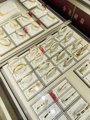 金價(jià)持續(xù)回落，珠寶首飾零售迎來(lái)消費(fèi)熱潮